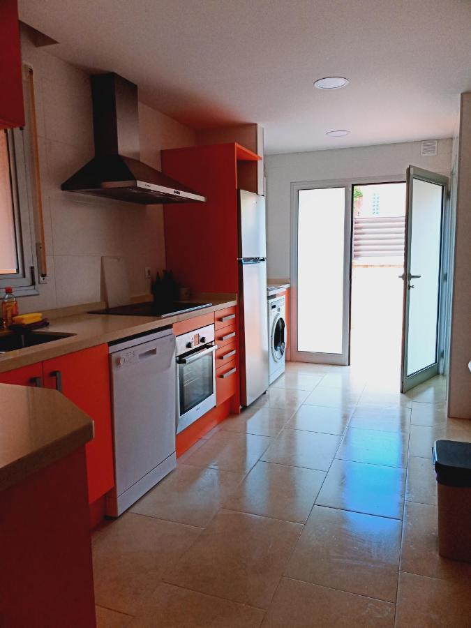 Chalet Amplio Con Jardin Y Zona Barbacoa. Reus Luaran gambar