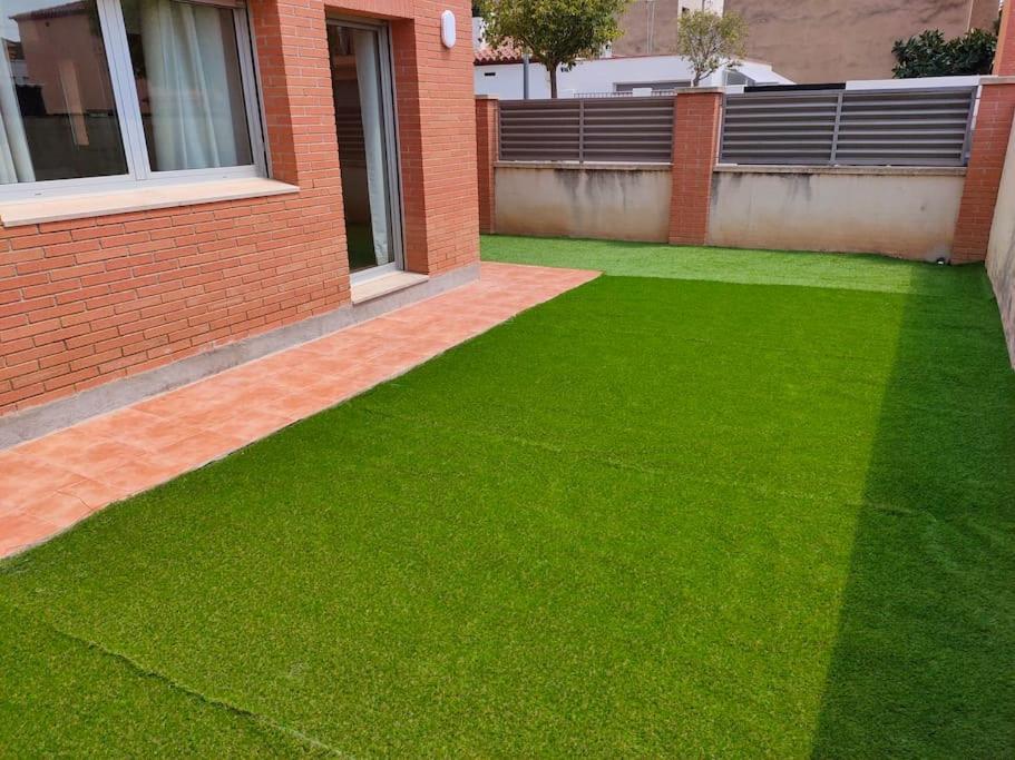 Chalet Amplio Con Jardin Y Zona Barbacoa. Reus Luaran gambar