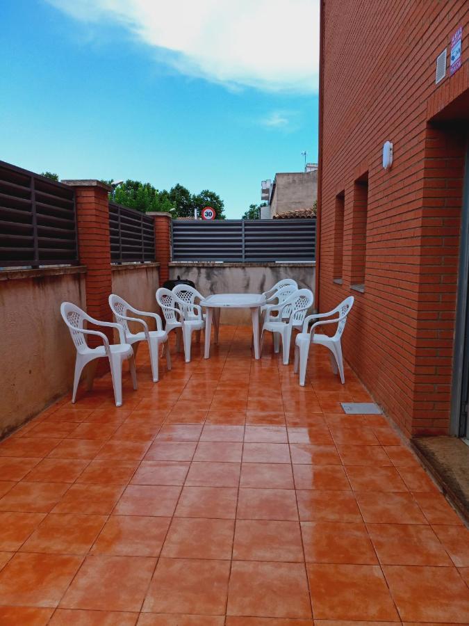 Chalet Amplio Con Jardin Y Zona Barbacoa. Reus Luaran gambar