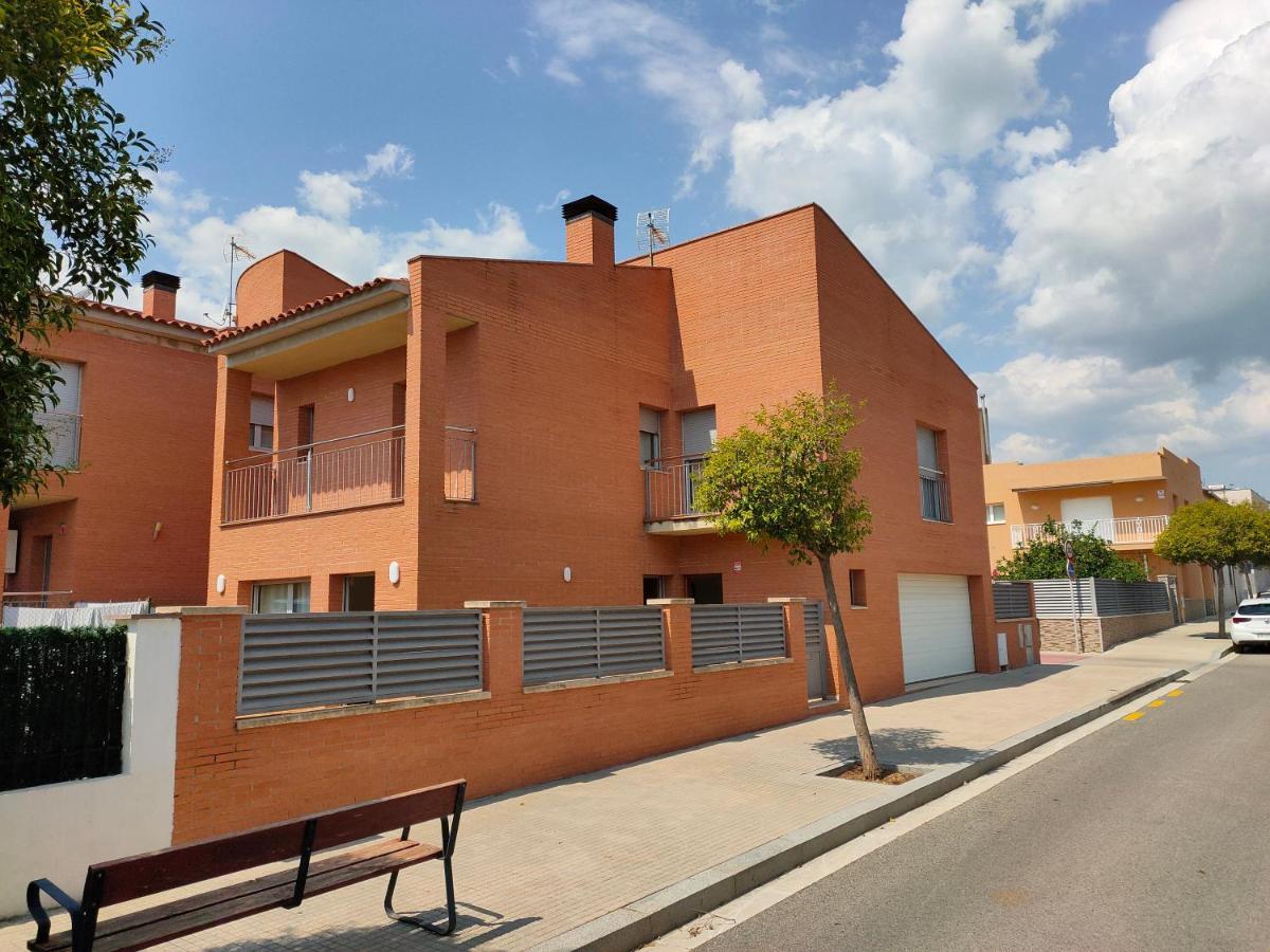 Chalet Amplio Con Jardin Y Zona Barbacoa. Reus Luaran gambar